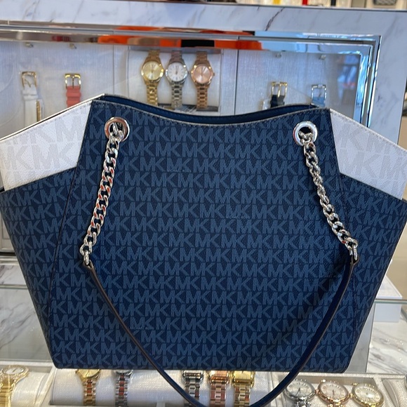MICHAEL KORS
Jet Set Travel Lg Signature Chain Shoulder Tote Bag
Navy Multi
NWT - Picture 9 of 16